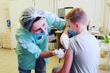 В регионе стартовала вакцинация подростков от COVID-19. Саратовчанка в числе первых привила двух сыновей и рассказала, почему