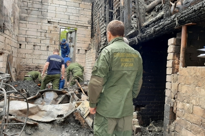 Пьяный житель Саратова бросил умирать маленьких детей в горящем доме: суд ограничился колонией-поселением