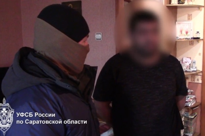 Иностранец представился действующим сотрудником ФСБ и обманул на деньги двух саратовцев, а также завладел их имуществом