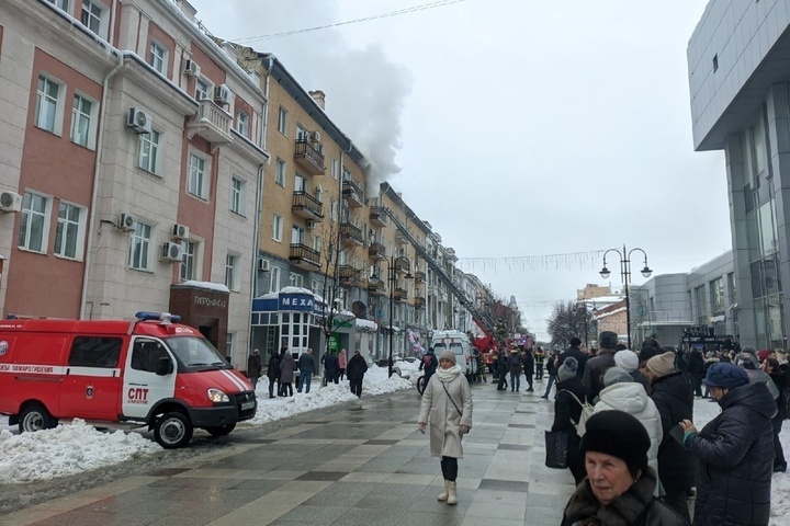На проспекте Кирова произошел пожар в пятиэтажке (видео)