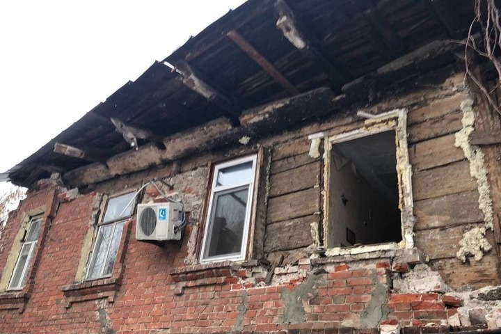 На Гоголя из-за скопившегося снега обрушилась крыша старинного дома: эвакуированы 7 человек, в том числе ребенок