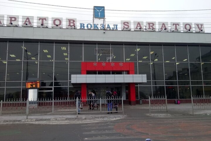 В Саратове из-за сообщения о минировании эвакуировали железнодорожный вокзал