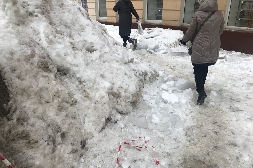 «Если вы упали на каблуках, я не думаю, что что-то взыщете»: юрист рассказала, как получить компенсацию за уличную травму и добиться от чиновников уборки снега