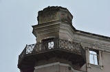 Вандалы вытащили лестницу из здания бывшей гостиницы «Россия», которая в прошлом году горела несколько раз