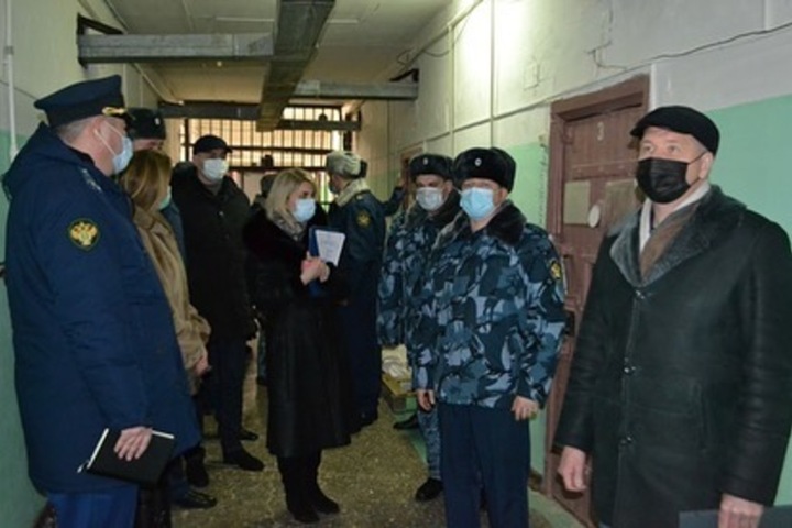 Чиновники и общественники о визите в «прославившуюся» пытками тюремную больницу Саратова: «Осужденные больше не боятся ехать на лечение в ОТБ-1, как это было раньше»