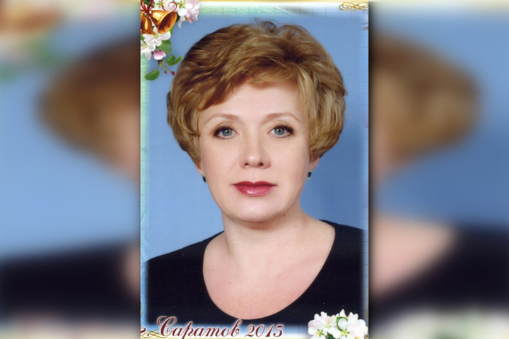 Суд приостановил производство по уголовному делу в отношении директора школы № 5 Саратова Ларисы Воеводиной
