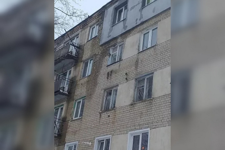 Чиновники убедились, что четыре дома в Петровске «текут» и разрушаются из-за неубранного снега