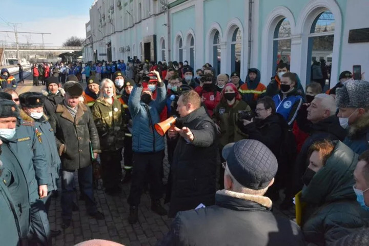 Стало известно, сколько россиян против того, чтобы РФ принимала беженцев из ЛНР и ДНР и помогала им