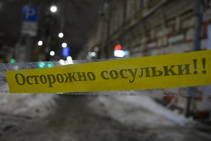 Очередной жертвой саратовских крыш стала 47-летняя женщина: прокуратура проводит проверку