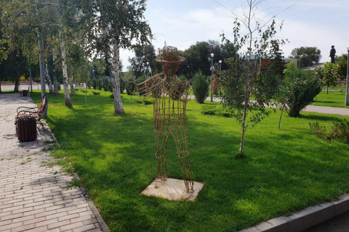 В селе Питерка появится пешеходная зона в центральном сквере и яблоневом саду