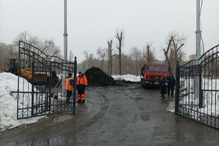В Заводском районе началась установка стелы «Город трудовой доблести»: Радаев требует выполнить работы на два месяца быстрее