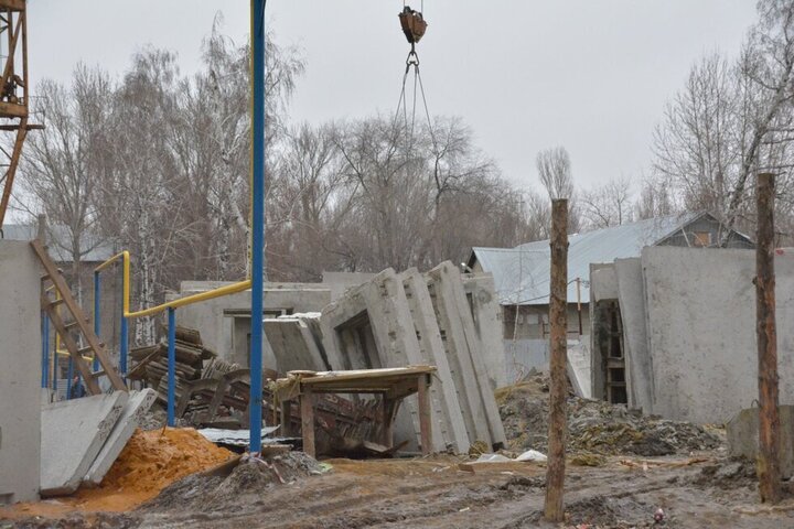 Возведение дома в Заводском районе, который собирались построить еще в прошлом году, доверили АО «Саратовоблжилстрой»
