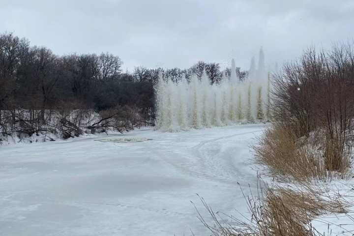 Подготовка к паводку. В Лысогорском районе взорвали лед на реке Медведице
