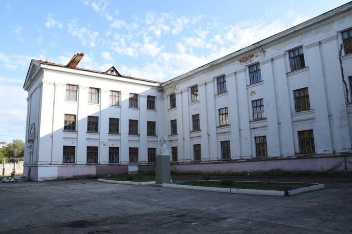 Начало ремонта школы в Саратове за 123 миллиона рублей вновь откладывается