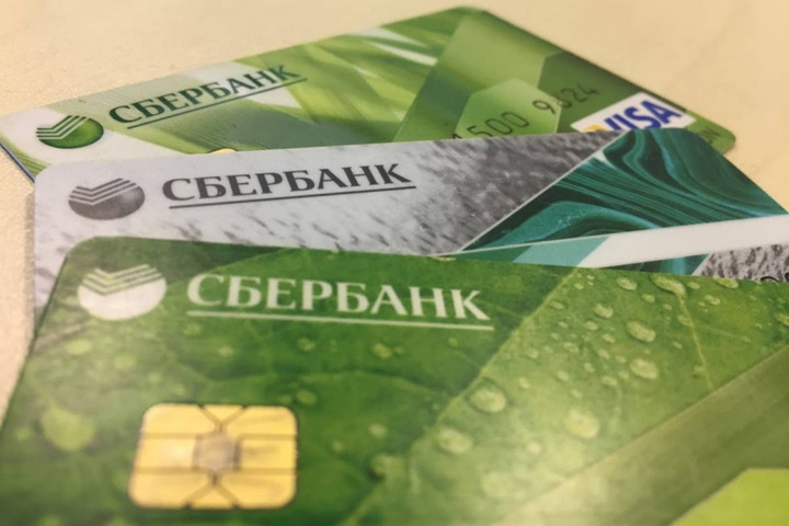 Сбербанк продлит срок действия банковских карт