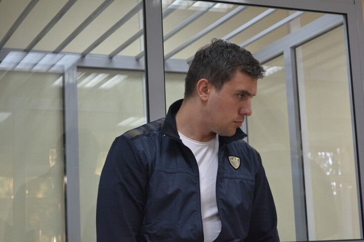 Экс-депутата Бондаренко оштрафовали на 300 тысяч рублей за акцию перед думой. Стало известно решение суда по апелляции коммуниста