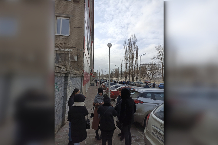 В Саратове вновь эвакуировали торговый центр на проспекте Строителей 