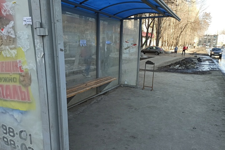 «Так должен выглядеть современный город?»: саратовец показал остановки Заводского района, рядом с которыми нет урн для мусора
