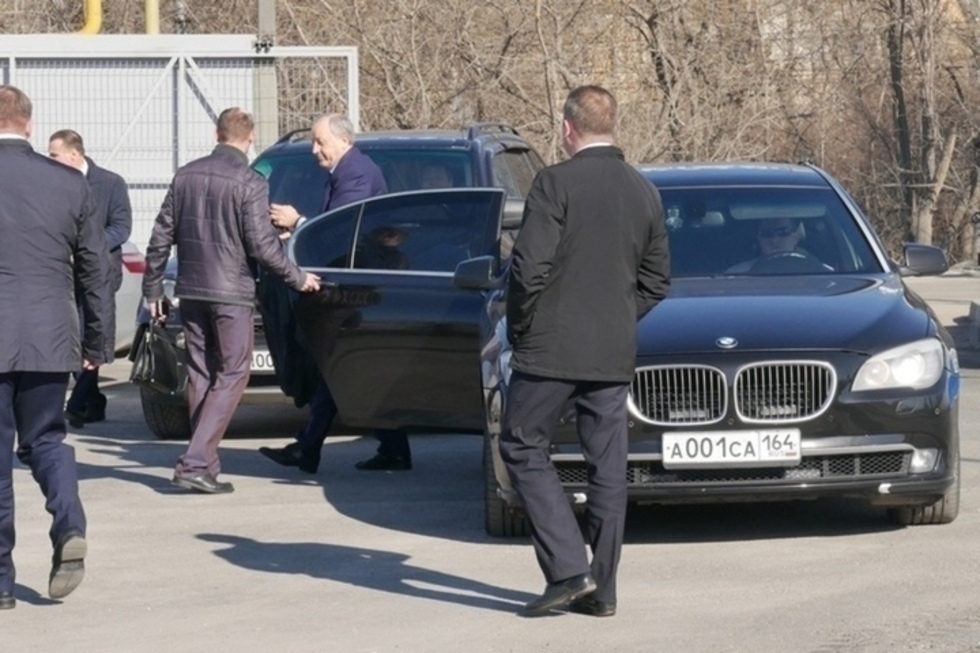 Учреждение, занимающееся транспортным обслуживанием чиновников правительства области, покупает автомобильные диски на 830 тысяч рублей