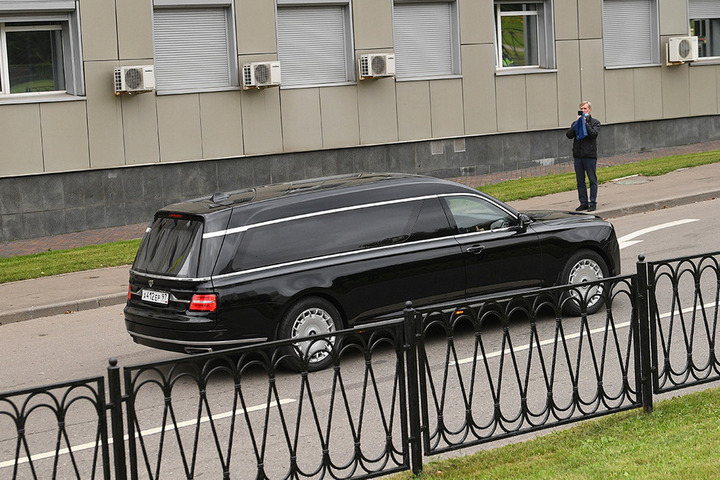 Aurus, чьи автомобили используются для картежа президента РФ, запатентовал катафалк