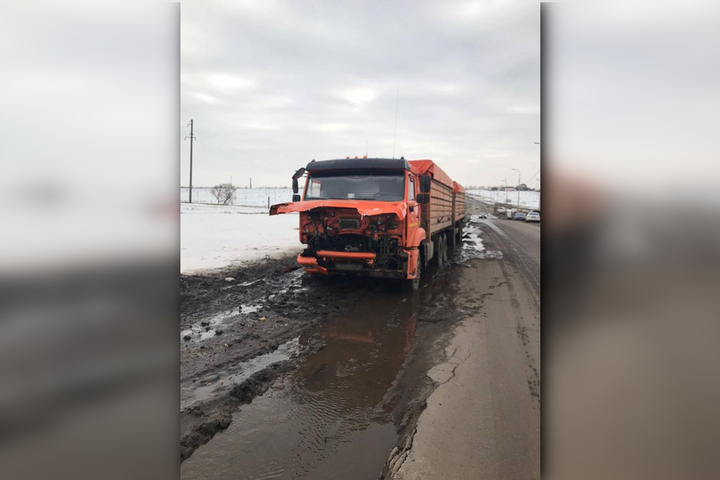 Массовая авария с КамАЗом на трассе в Балашовском районе: есть пострадавший