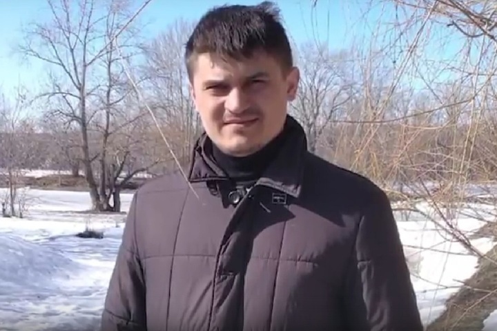 «Прихватил первое, что попалось под руку»: житель Марксовского района с помощью поводка спас провалившегося под лед рыбака
