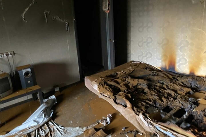 Загоревшийся диван стоил жизни хозяину квартиры в Энгельсе
