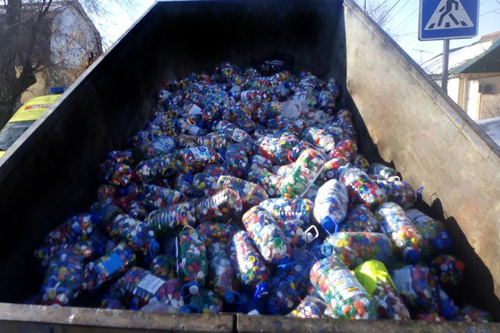 Школы и детсады региона собрали более одного миллиона пластиковых крышек ради оздоровления Волги