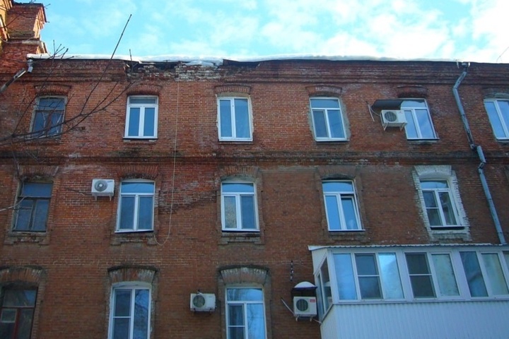 Горожане обратили внимание на разрушение жилого дома на улице Чернышевского, недавно признанного памятником регионального значения