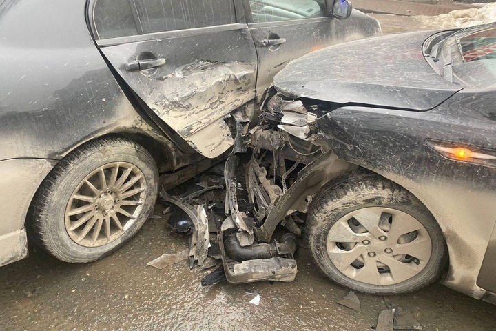Массовая авария на Астраханской: есть пострадавшая