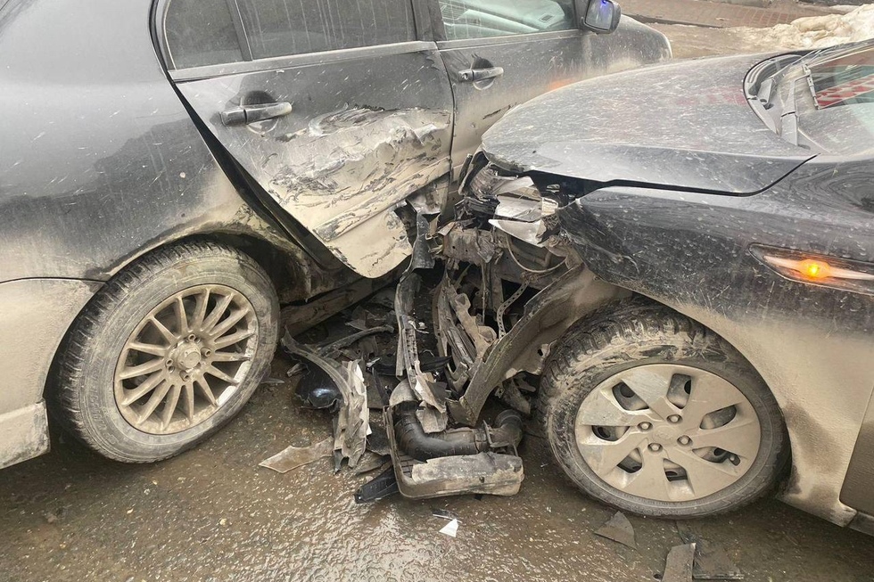 Массовая авария на Астраханской: есть пострадавшая