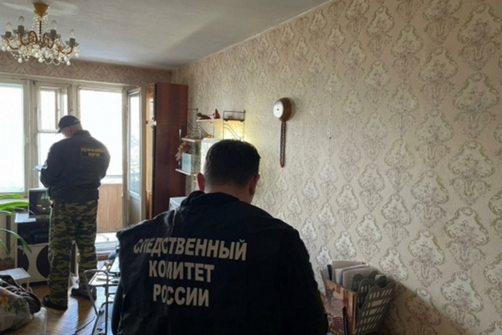 В многоэтажном доме на Хользунова нашли израненный труп 60-летнего мужчины