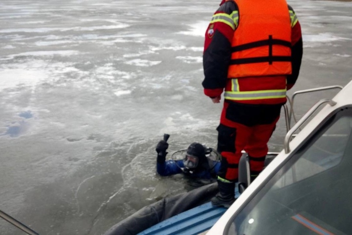 В селе под лёд провалились двое мужчин: один из них утонул 