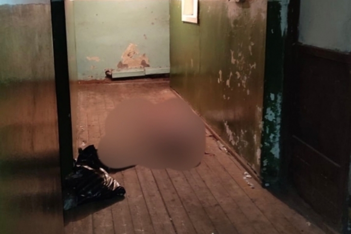 В коридоре коммунальной квартиры микрорайона Приволжский нашли труп 43-летнего мужчины