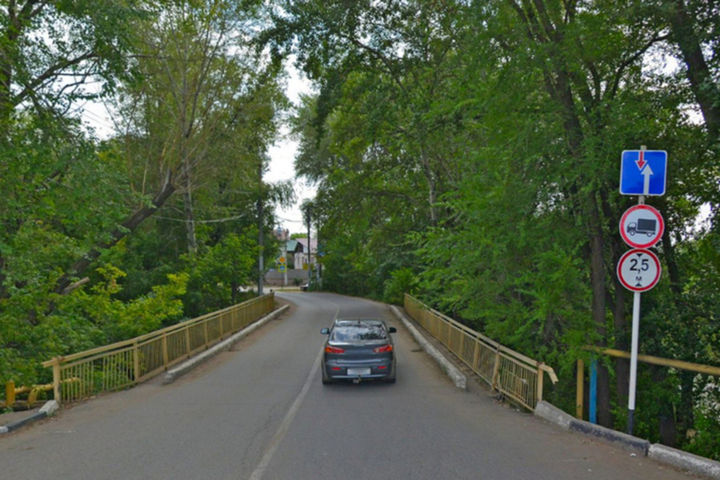 В Энгельсе водителям на три месяца запретят ездить по мосту через озеро Сазанка