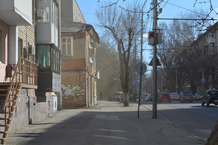 В Саратове на пять месяцев собираются перекрыть улицу Чернышевского: перестанут ходить троллейбусы, чиновники думают, как быть автомобилистам