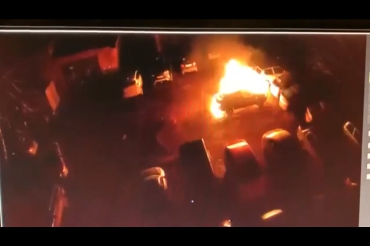 Покровчанин решил отомстить за родственницу и поджечь машину её возлюбленного (видео)