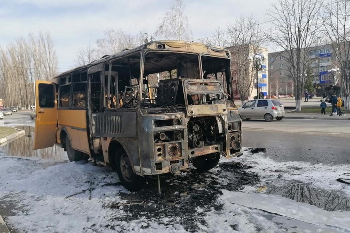 В центре Балаково горел рейсовый автобус (видео)