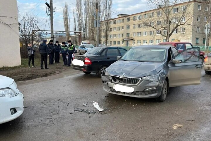 В Петровске на одном перекрестке за сутки столкнулись девять машин