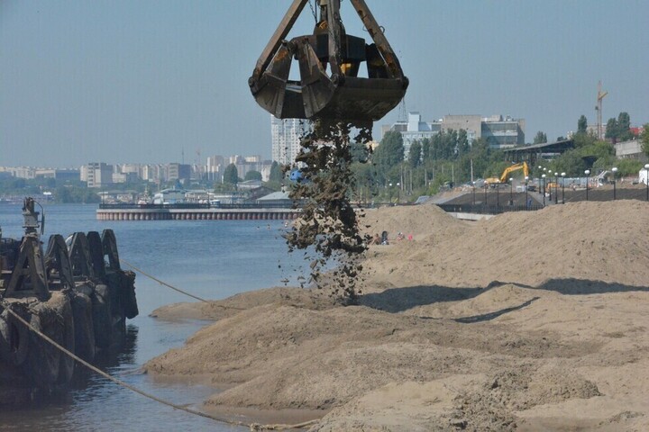 На новый городской пляж завезут более двух тысяч тонн песка за миллион