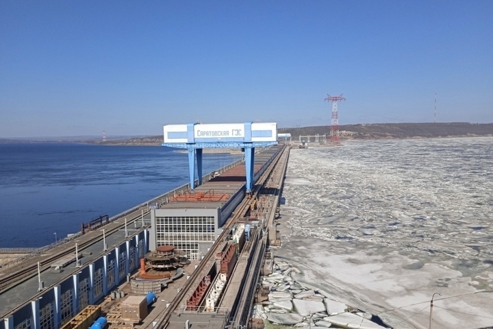 На Саратовской ГЭС готовятся сбрасывать воду: названы даты пика половодья на Волге