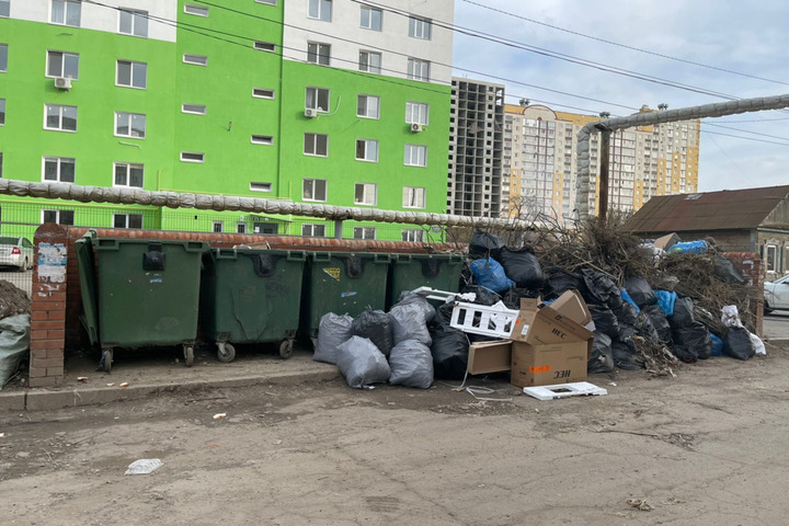 Региональный оператор в выходные обеспечил бесперебойный вывоз отходов с улиц Саратова