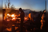 Смертельный пожар в посёлке: родственники девочки жарили шашлыки, а потом бабушка забыла её в горящем доме 