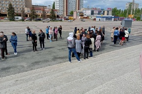 Сотрудников администрации Балаковского района посреди рабочего дня вывели на улицу из-за работ экстренных служб