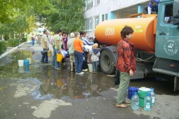 Жители трех районов Саратова проведут сутки без воды: опубликован график и адреса подвоза