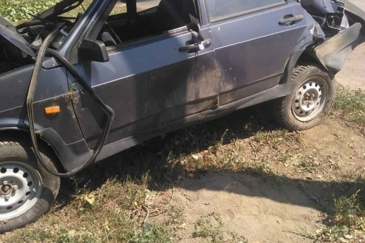 В Балаково водитель легковушки на скорости врезался в дерево и убил пассажирку. Приговор суда