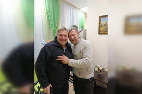 Братья из Саратова искали друг друга 20 лет и наконец встретились