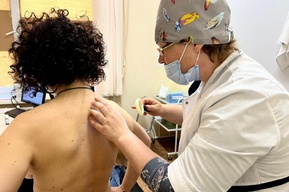 В Саратовском областном клиническом онкологическом диспансере в субботу состоялся День диагностики меланомы — одной из самых коварных опухолей кожи