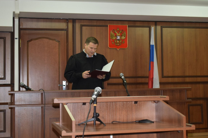 Региональный судебный департамент почти за 400 тысяч рублей покупает «символы государственной власти РФ»