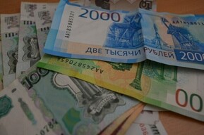 За три месяца средняя зарплата жителей региона уменьшилась на 7,5 тысячи рублей